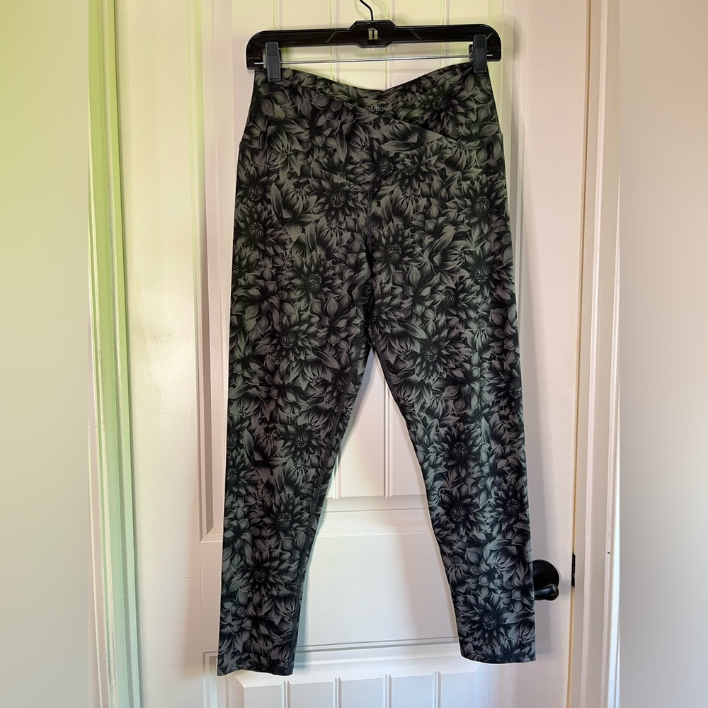 Evolution and Creation EVCR.Com Women’s Large Floral Print Leggings